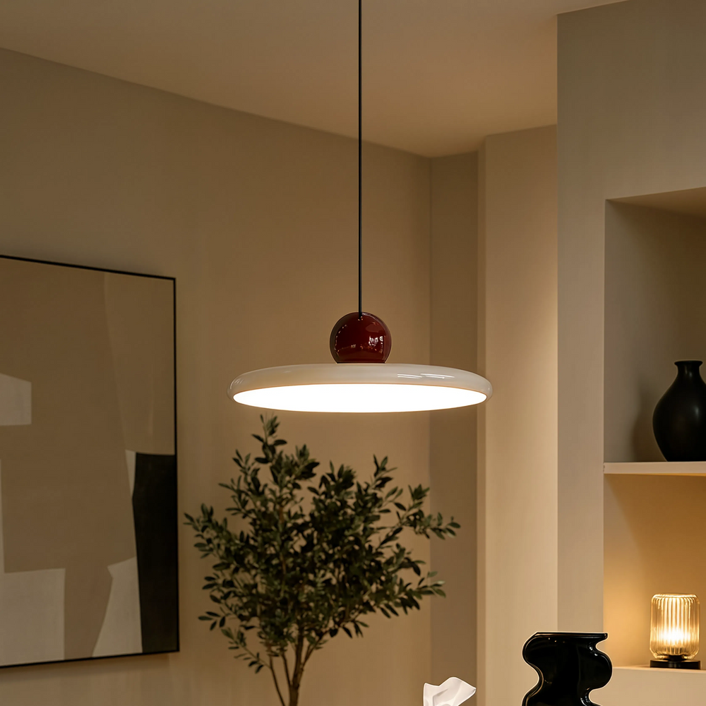 Suspension métal laqué beige/crème en situation, nouveau décor