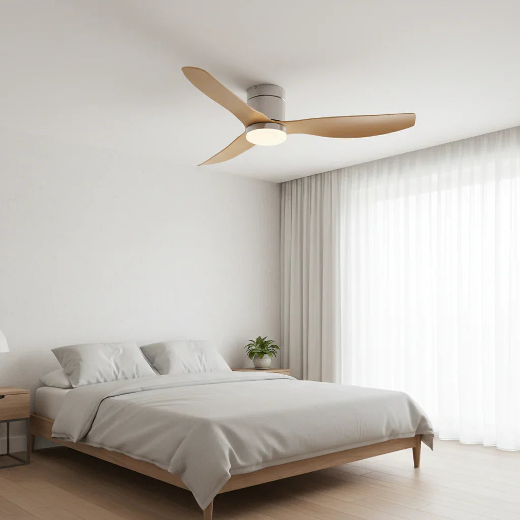 Amir | Ventilateur LED intégrée argent et bois clair