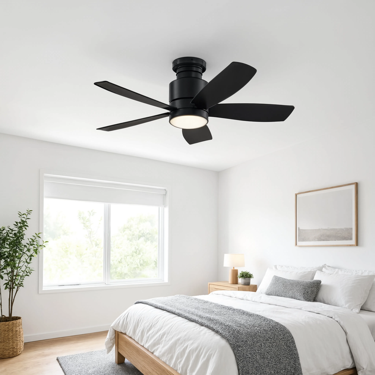 Ventilateur de plafond Helixir noir, chambre minimaliste