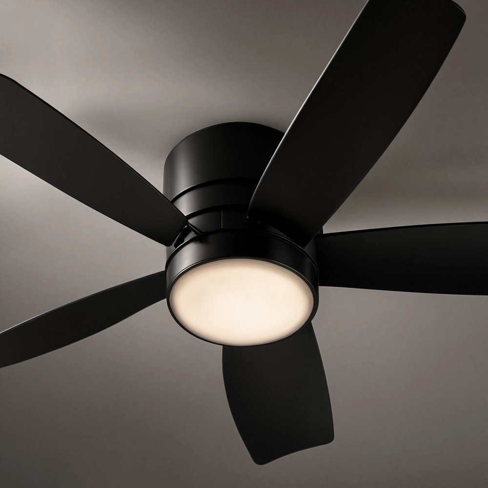 Ventilateur de plafond Helixir noir, gros plan sur le design
