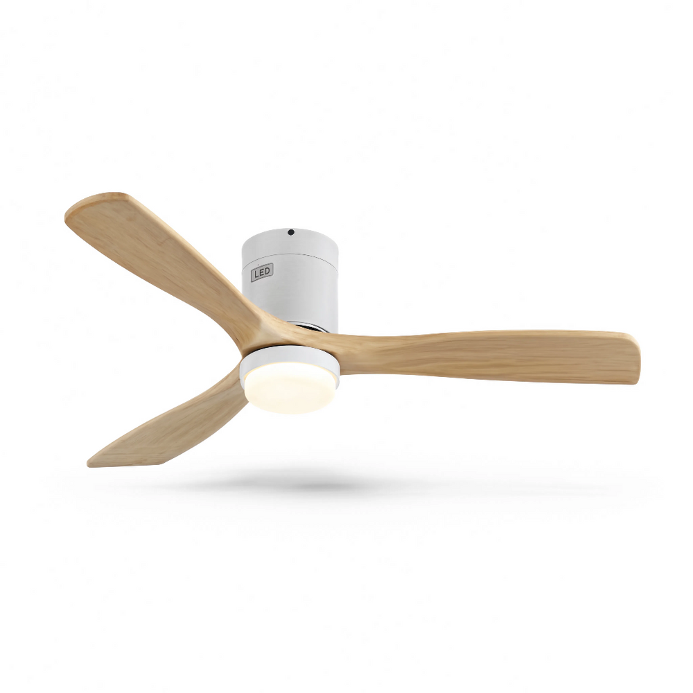 Ventilateur de plafond compact Mia bois clair, vue produit sur fond blanc