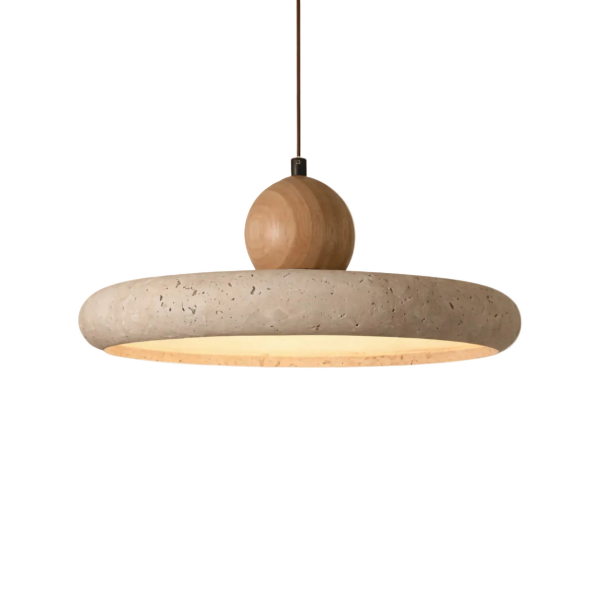 Suspension disque en travertin naturel, vue produit sur fond blanc
